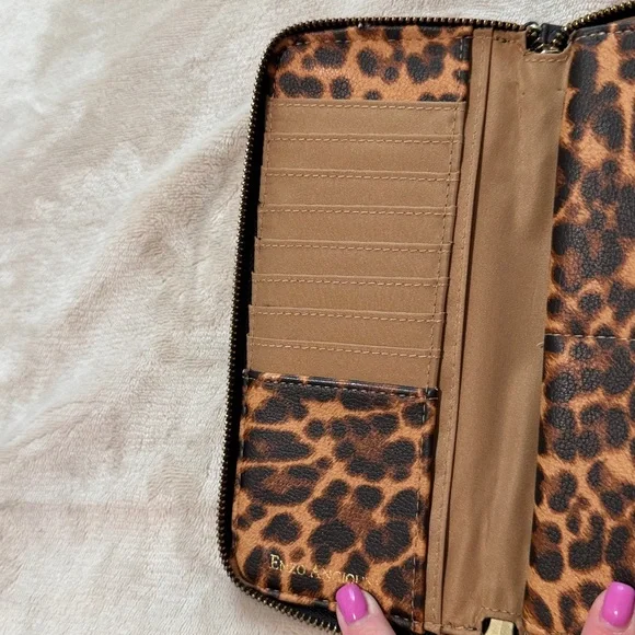 Leopard wallet- brand new w/o tags. - Picture 4 of 4